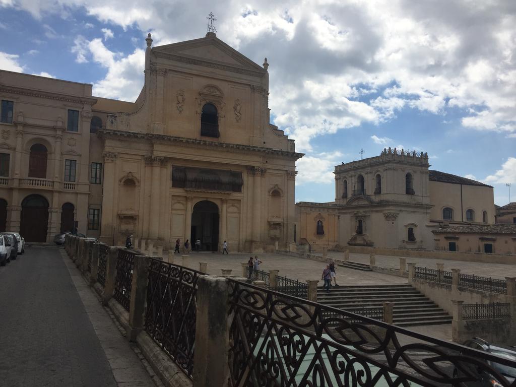 Happy Holidays Noto Exterior foto