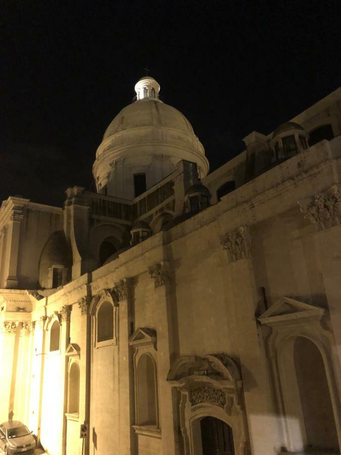 Happy Holidays Noto Exterior foto